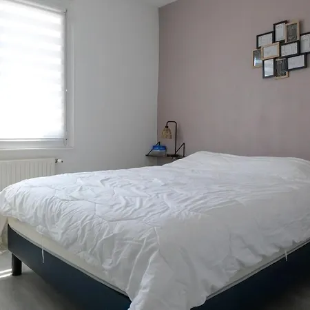 Maison A Etage Avec Cour Et Garage - 4 Personnes Дом отдыха