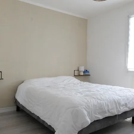 Maison A Etage Avec Cour Et Garage - 4 Personnes Ле-Сабль-д’Олон