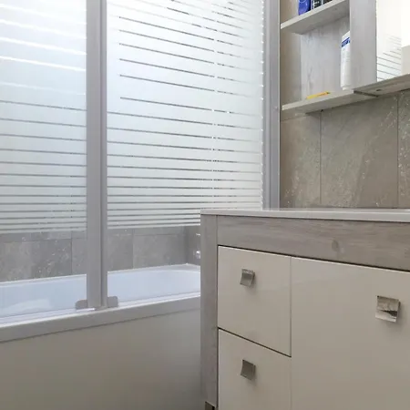 Maison A Etage Avec Cour Et Garage - 4 Personnes *