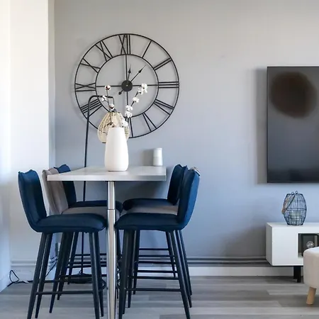 Maison A Etage Avec Cour Et Garage - 4 Personnes Vakantiehuis *