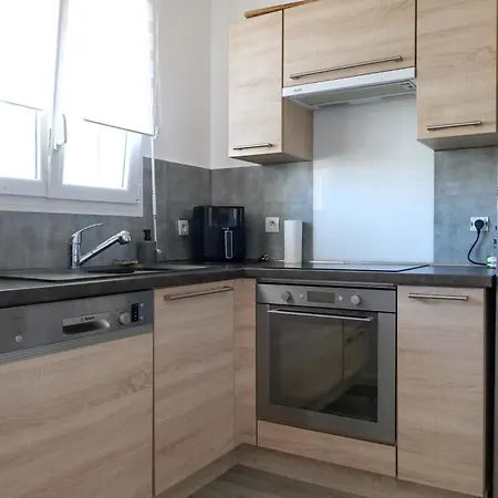 Maison A Etage Avec Cour Et Garage - 4 Personnes Vakantiehuis Les Sables-dʼOlonne